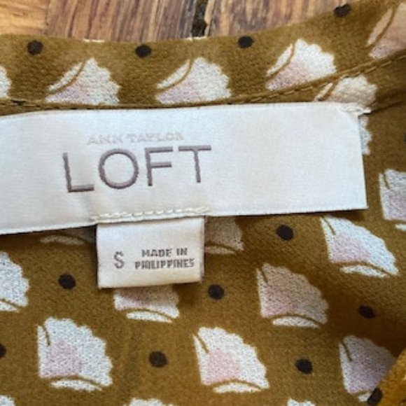 Ann Taylor Loft Tan and White Patterned Flowy Long sleeve Blouse Size Small - Picture 8 of 8